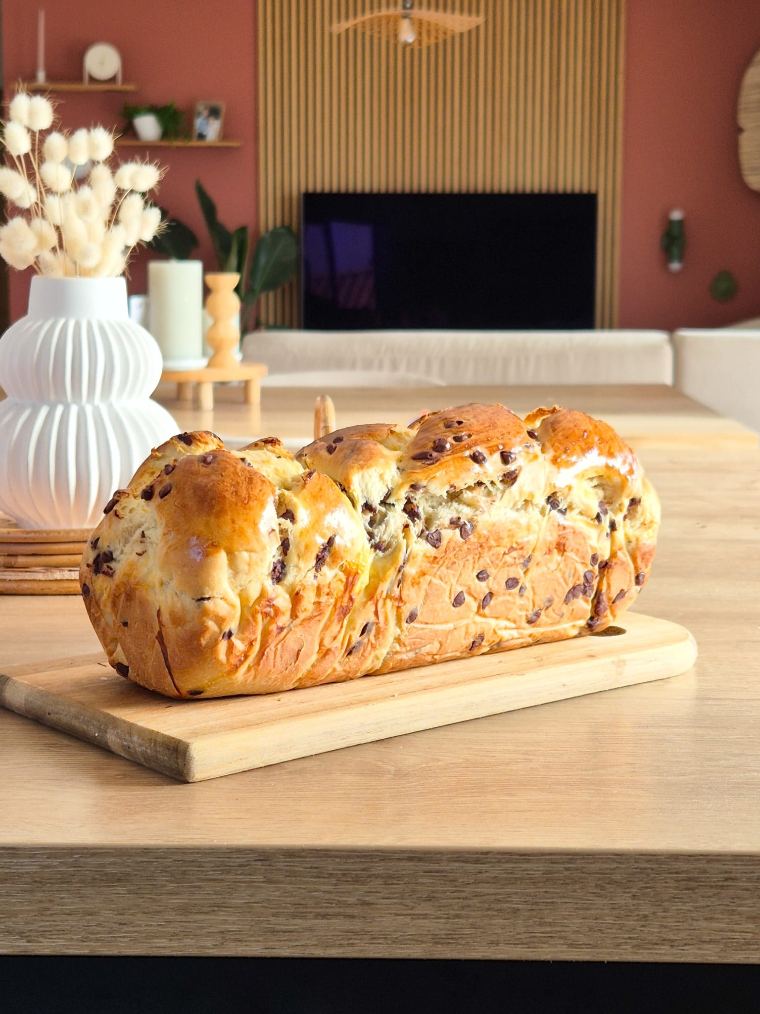 Brioche tressée aux pépites de chocolat, recette facile et moelleuse